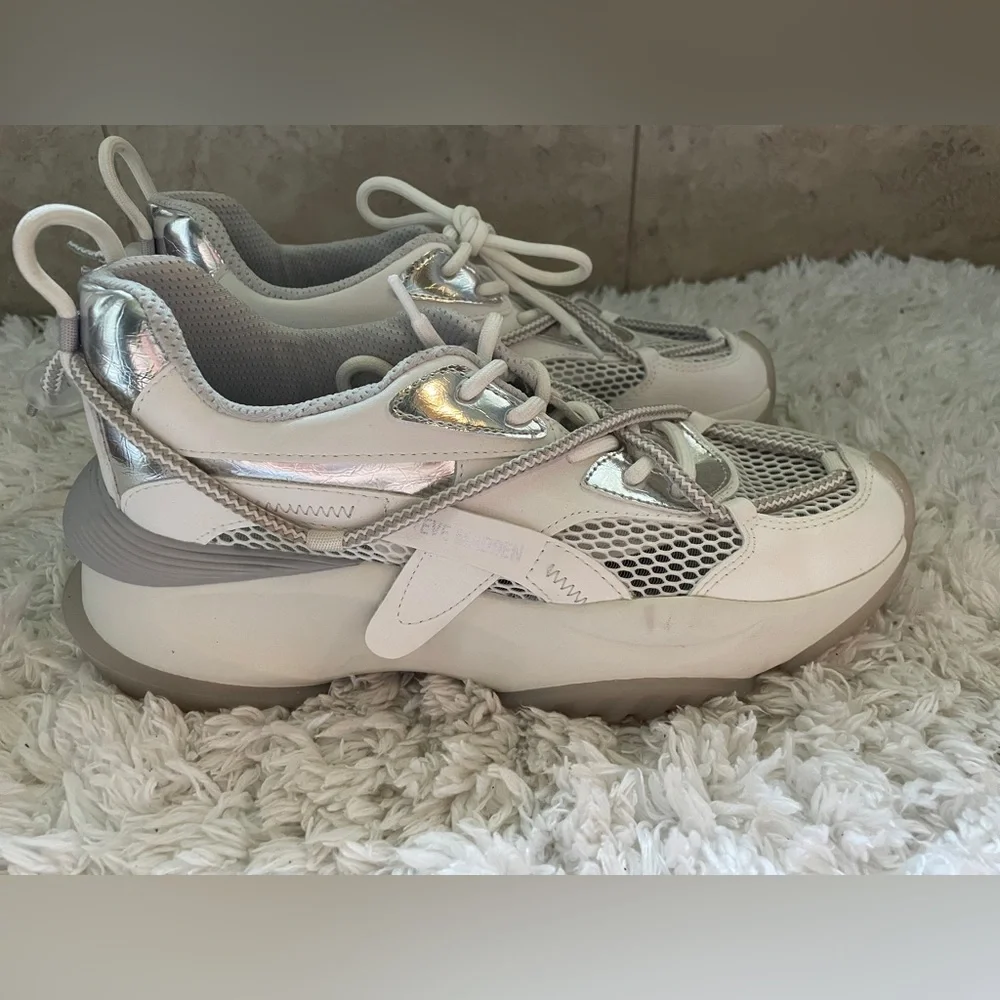 Steve Madden Possession White/Silver Sneakers Tennis Dad Shoe - Picture 5 of 7